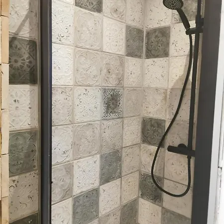 Apartamento Very Spacious In Townhouse, Location!