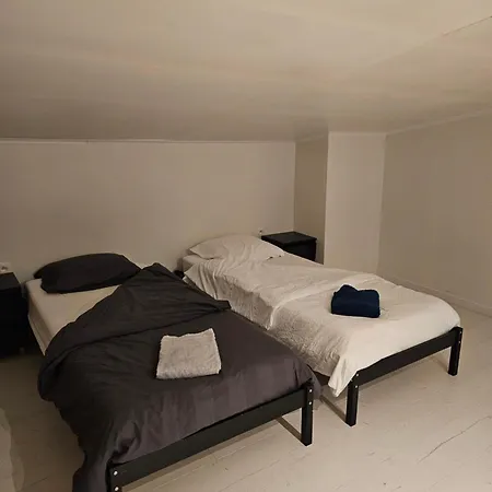 Very Spacious In Townhouse, Location!
