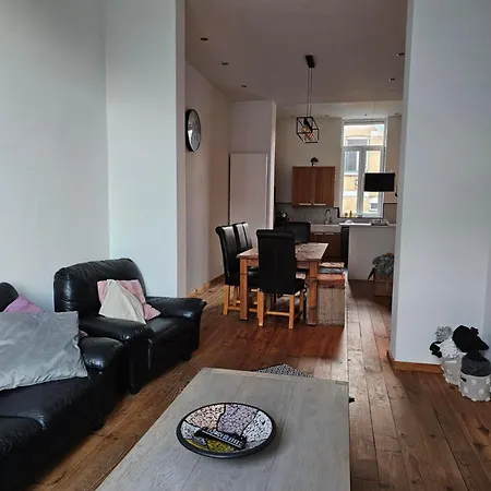 Very Spacious In Townhouse, Location! Appartement Blankenberge