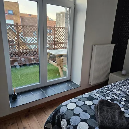 Very Spacious In Townhouse, Location! Apartamento Blankenberge